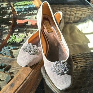 Badgley Mischka silver suede shoes